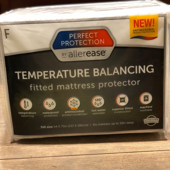 Allerease Full size bedding mattress cover - Picture 1 of 1